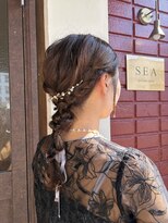 シー(SEA)&nbsp;サイド編み込みふんわり編み下ろしヘア
