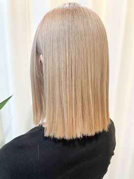 ヴィレッタ(VIRETTA) ブロンドベージュ×切りっぱなしボブ