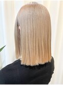 ブロンドベージュ×切りっぱなしボブ