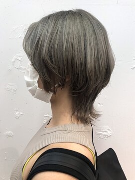 ヴェイン 渋谷(vain) ショートウルフ シルバーグレージュダブルカラー