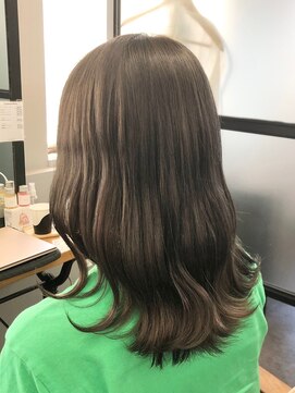 ナンバー アリア 三軒茶屋(N° aria) 《三軒茶屋 N°aria》ふわっとくびれミディアム×暗めグレージュ