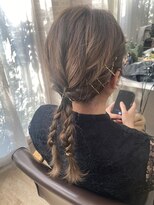 イースタイル 志都呂店(e-style com’s hair)&nbsp;三つ編みポニーテール　#恒吉