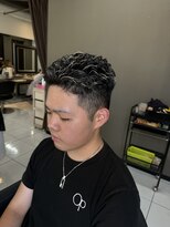 アイズ 海老名(AIZU) ホワイトメッシュ 極道パーマ ハイライト フェードカット