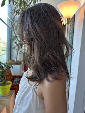 ルーヴェ(LOWE) 【AYANO】ハイライト×グレージュカラー×レイヤーカット