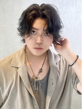 リア(Li'a) センターパート＋メンズパーマ＋毛流れ