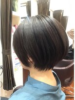 美容室ヒラトヤ 都南店&nbsp;ショートボウブ切りっぱなし束感ショート暗髪カラー大人ショート
