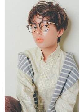 アリー 原宿 表参道(ALLY) [ALLY阿部]透明感のあるベージュ×シンプルなショート　４