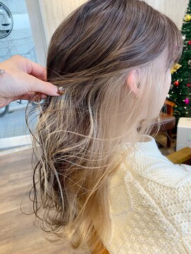 アクトゥス(AEQUITAS) インナーカラー×ホワイトベージュ