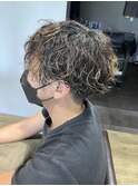 刈り上げセンターパートサーフカールブルーブラッフェザーパーマ