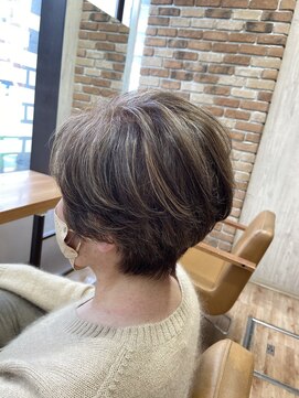 ヴィサージュクルー(VISAGE crew) 白髪ぼかしハイライト！