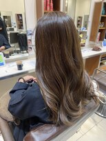 ピークアブー アヴェダ アトレ恵比寿(PEEK-A-BOO AVEDA) カーキベージュカラー ロングヘア 韓国風 大平彩