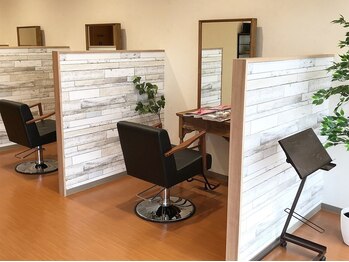 アルトヘアー(ALT hair)の写真/大型店が苦手な方に◎席に仕切りがあり半個室空間なので、周りを気にせずゆったりお寛ぎ頂けます☆