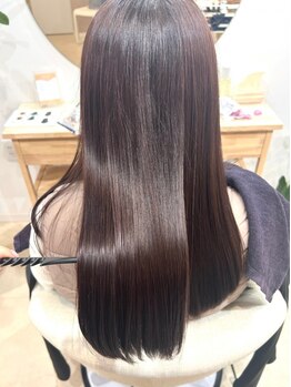 ムイ(mui.)の写真/ダメージレスにサラ艶髪を叶えたい方必見◇話題の酸性ストレートで指通りなめらかな質感を実現！
