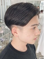 レタッチバイフィフス(RETOUCH by fifth)&nbsp;原宿ニュアンスパーマ毛流れセンターパート大人色気ビジネスヘア