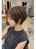 ブリーチなし白髪ぼかし×くびれショート