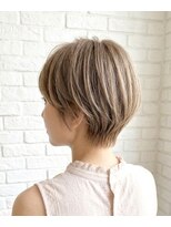 アドラーブル ココロ 新潟(adorable CoCoLo) 大人可愛い垢抜けエアリーショート×ミルクティーベージュ
