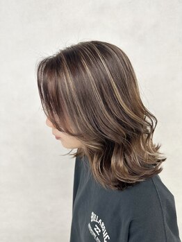アース 越谷店(HAIR&MAKE EARTH)の写真/白髪染めでも綺麗に仕上げたい!そんな思いを実現◎白髪ぼかし、透明感カラー、ハイライトお任せ下さい♪