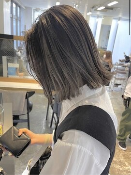 エリマ  茅ヶ崎(elima) ショートカット+ボブミルクティーグレージュカラー前髪なし