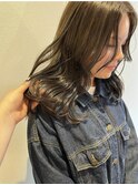 オリーブベージュ