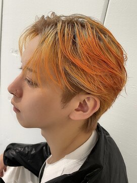 ノラ ウメダ(NORA UMEDA) オレンジとベージュのルーツカラー×フェザーマッシュ