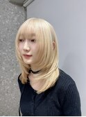 ミディアムレイヤーくびれミルクティーベージュハイトーンカラー