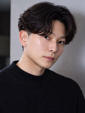 リップス 栄(LIPPS) 毛流れパーマセンターパート