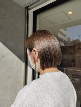 ジジバイモップス(jiji byMOPS) 重ためボブ＆オリーブカラー