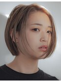さらっと揺れるストレートボブ