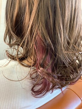 リリー シンジュク(Lilly) 【Lilly新宿】#プラチナベージュ #インナーカラー #ピンク