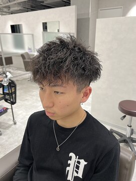 キートス(Kiitos) 前下がりツイストスパイラルパーマ