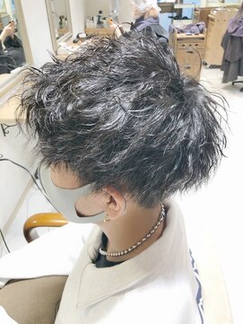 カルテット(Quartett) 【Quartett】ツーブロック刈り上げ　ワックスなし　アップバング