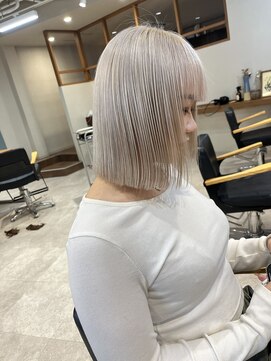 エイトデイズ 三宮駅前店(EIGHT days) Whitecolor