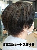 大人可愛いミセスショートスタイル/首元スッキリ/30代40代50代