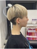 個性派 ショート 刈り上げ おしゃれ ハイトーンカラー