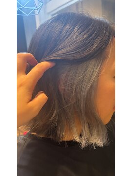 ジェミニ(Gemini) 外ハネボブ+インナーカラー