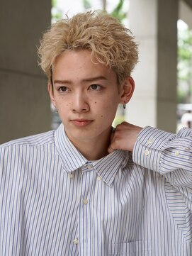 フィフス トウキョウ (fifth TOKYO) ハイトーンとも相性の良いスパイキーショートスタイル