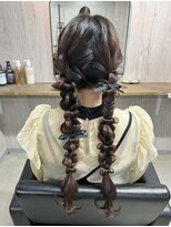 ラフィット 香椎(lafit)&nbsp;ゆるふわ感たっぷりのツイン編みおろしスタイル◎