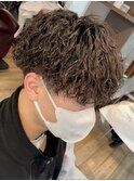 ツイストスパイラルパーマセンターパートツーブロック刈り上げ