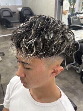 ニコ トウキョウ ロジック(nico TOKYO Logic) スペインカール/スキンフェード/フェードカット/メンズ