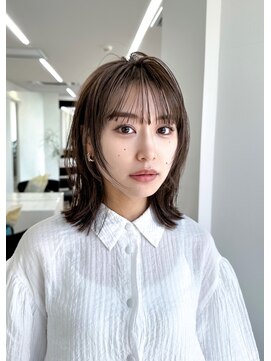 ミディアム外ハネフェイスレイヤーシースルーバング