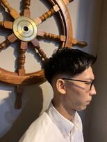 バーバー スタジオ ラフテル(Barber Studio RAFTEL)&nbsp;低め×スキンフェード×眼鏡