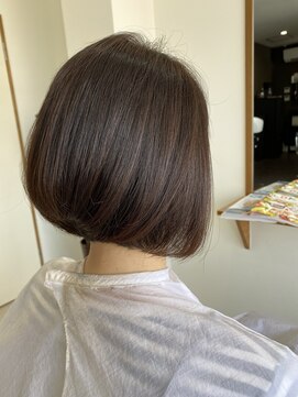 ロッティ(Lotti) 前下がりボブ