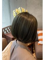 エム インターナショナル 春日部本店(EMU international)&nbsp;オリーブグリーンの前下がりショートボブ