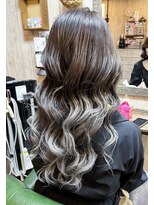 ラッシュヘアー(Rush hair) ホワイトアッシュグラデーション