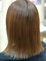 ヴィヴァーチェイルソーレ(VIVACE ilsole) 20代30代大人可愛い艶感グレージュ切りっぱなしミディ外ハネ