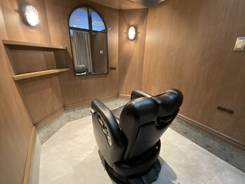 メンズサロン LUXBE PREMIUM 大阪駅前第3ビル店 