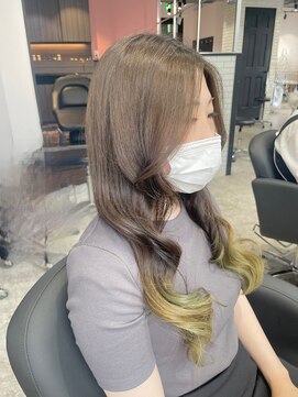 リーオオサカ(Lee Osaka) 【カット＋グラデーション】ロング×オリーブベージュ/新出