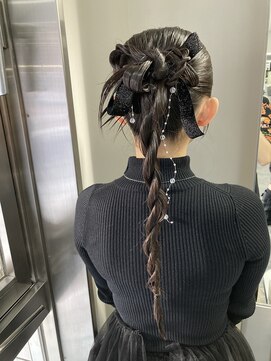バロウ(BURROW) タイトなヘアアレンジ　《木村　茉那美》