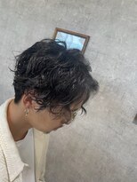ヘアーワークス ボナ(HAIR WORKS bona.)&nbsp;メンズカット 波巻きスパイラルのセンターパート ツーブロック