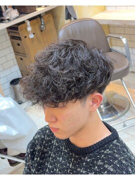 グルーマーズトウキョウ(GROOMER/S TOKYO) スペインカール　フェード　海外風　メンズパーマ